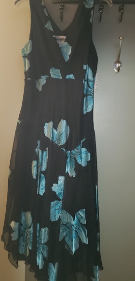 Dress Barn Dresses & Skirts - Beautiful ladies black and aqua print dress. Brand